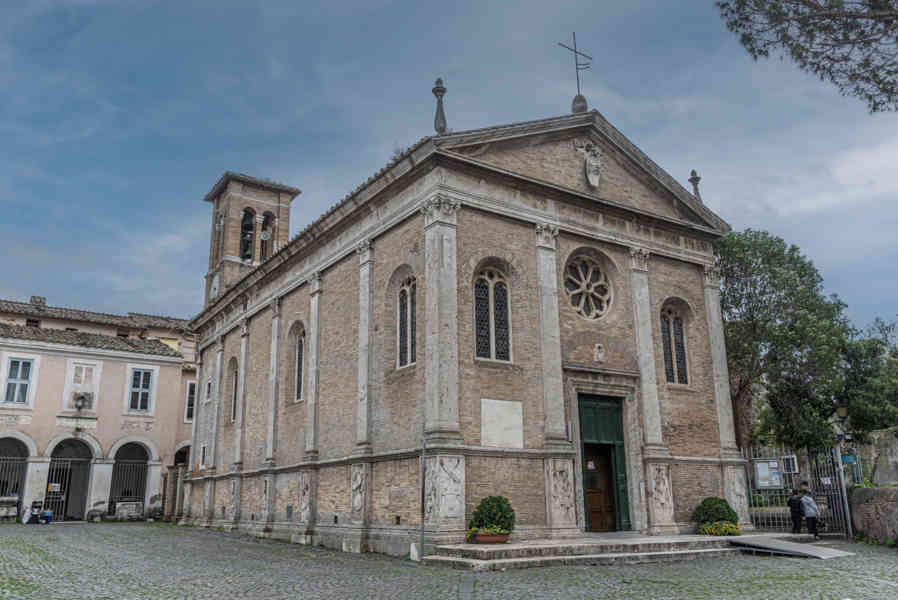 Italia - Ostia 09 - catedral de Santa Aurea.jpg
